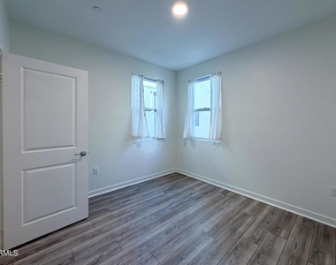 1568 E Thompson Boulevard - Photo Thumbnail 25