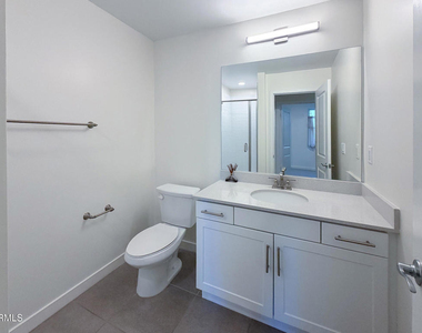 1568 E Thompson Boulevard - Photo Thumbnail 12