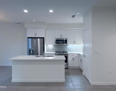 1568 E Thompson Boulevard - Photo Thumbnail 7