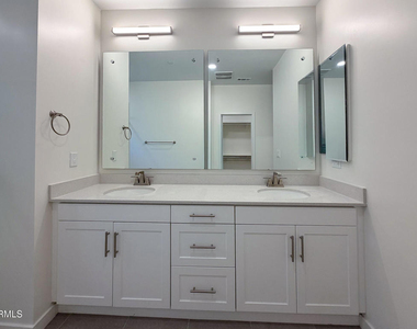 1568 E Thompson Boulevard - Photo Thumbnail 32