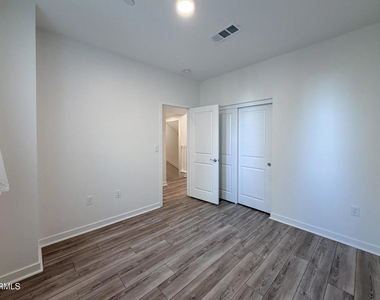 1568 E Thompson Boulevard - Photo Thumbnail 3