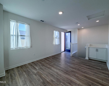 1568 E Thompson Boulevard - Photo Thumbnail 36