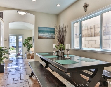215 6th Street - Photo Thumbnail 1