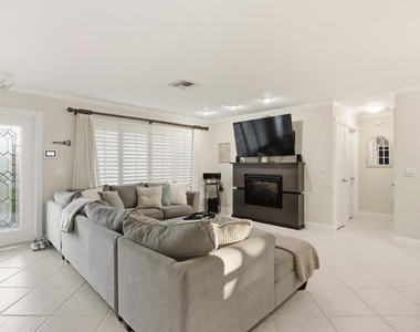 1905 Meadow Court - Photo Thumbnail 15