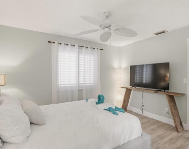 1905 Meadow Court - Photo Thumbnail 25