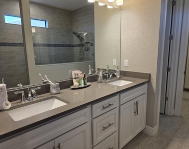 527 Se Vallarta Drive - Photo Thumbnail 11