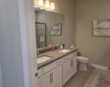 527 Se Vallarta Drive - Photo Thumbnail 32