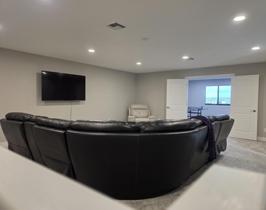 527 Se Vallarta Drive - Photo Thumbnail 47
