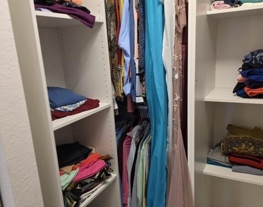 527 Se Vallarta Drive - Photo Thumbnail 16