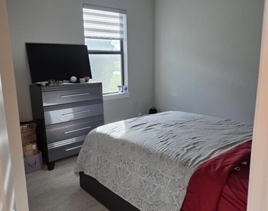 527 Se Vallarta Drive - Photo Thumbnail 39