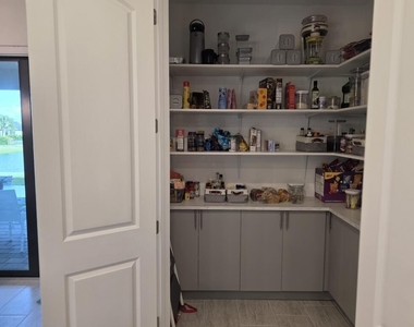527 Se Vallarta Drive - Photo Thumbnail 38