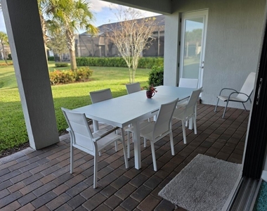 527 Se Vallarta Drive - Photo Thumbnail 26