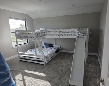 527 Se Vallarta Drive - Photo Thumbnail 52