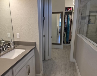 527 Se Vallarta Drive - Photo Thumbnail 13