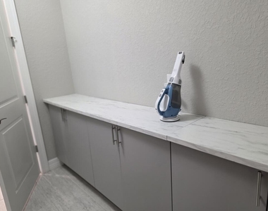527 Se Vallarta Drive - Photo Thumbnail 44