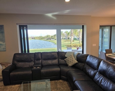 527 Se Vallarta Drive - Photo Thumbnail 21