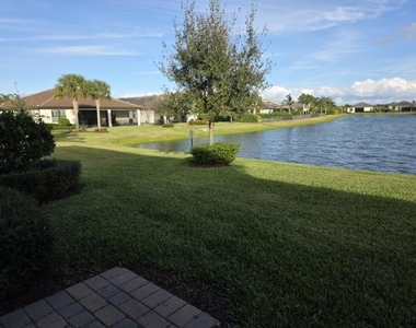 527 Se Vallarta Drive - Photo Thumbnail 25