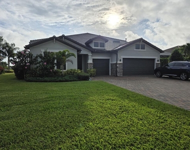 527 Se Vallarta Drive - Photo Thumbnail 1