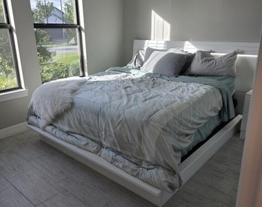 527 Se Vallarta Drive - Photo Thumbnail 29