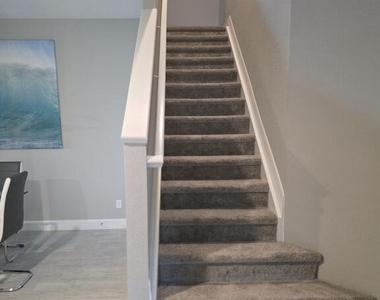 527 Se Vallarta Drive - Photo Thumbnail 46