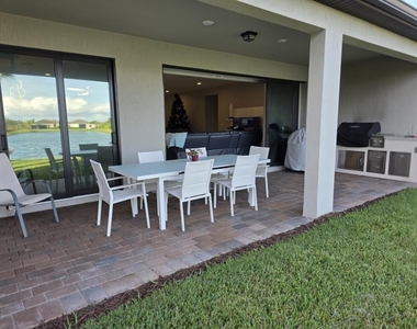 527 Se Vallarta Drive - Photo Thumbnail 23