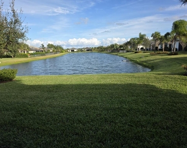 527 Se Vallarta Drive - Photo Thumbnail 24