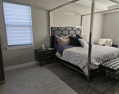 527 Se Vallarta Drive - Photo Thumbnail 9