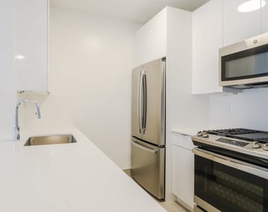 777 6th Avenue - Photo Thumbnail 15
