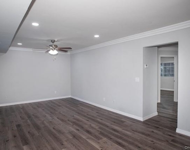 465 Lake Pointe Court - Photo Thumbnail 2