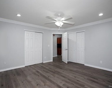 465 Lake Pointe Court - Photo Thumbnail 7
