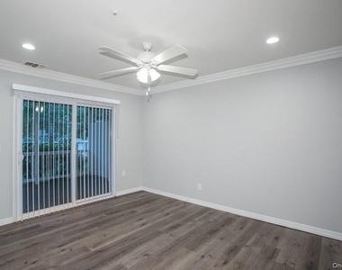 465 Lake Pointe Court - Photo Thumbnail 5