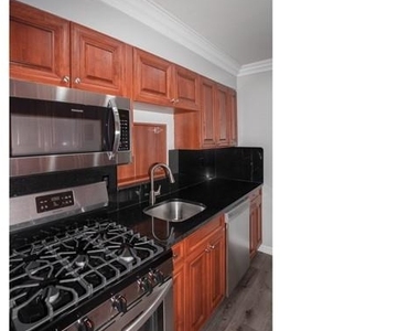 465 Lake Pointe Court - Photo Thumbnail 1