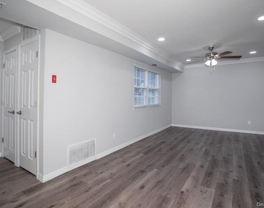 465 Lake Pointe Court - Photo Thumbnail 3