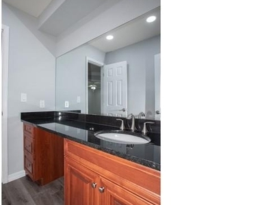 465 Lake Pointe Court - Photo Thumbnail 9