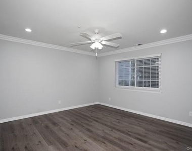 465 Lake Pointe Court - Photo Thumbnail 6