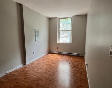 1115 Walnut Street - Photo Thumbnail 5