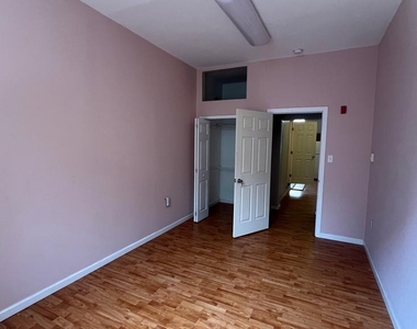 1115 Walnut Street - Photo Thumbnail 6