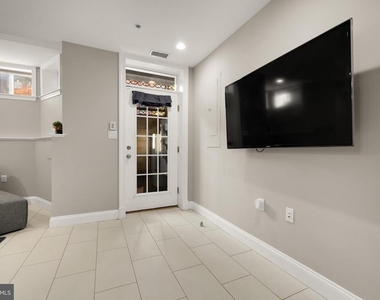 1135 6th Street Nw - Photo Thumbnail 5