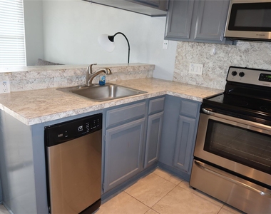 2802 Nueces St - Photo Thumbnail 6