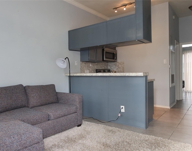 2802 Nueces St - Photo Thumbnail 3