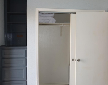2802 Nueces St - Photo Thumbnail 9