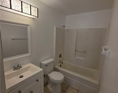 1248 Columbus Boulevard - Photo Thumbnail 10