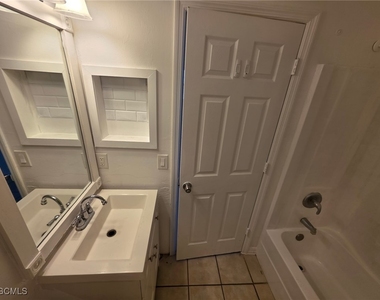 1248 Columbus Boulevard - Photo Thumbnail 2
