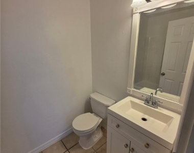 1248 Columbus Boulevard - Photo Thumbnail 8