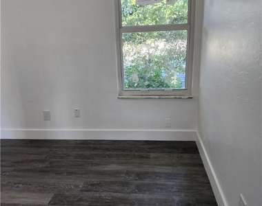 2670 Broadway - Photo Thumbnail 3