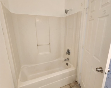 1248 Columbus Boulevard - Photo Thumbnail 7