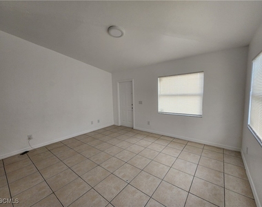 1248 Columbus Boulevard - Photo Thumbnail 9