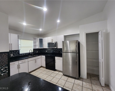 1248 Columbus Boulevard - Photo Thumbnail 2