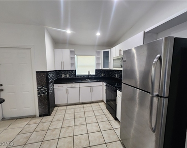 1248 Columbus Boulevard - Photo Thumbnail 12