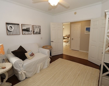 7058 Barrington Circle - Photo Thumbnail 12